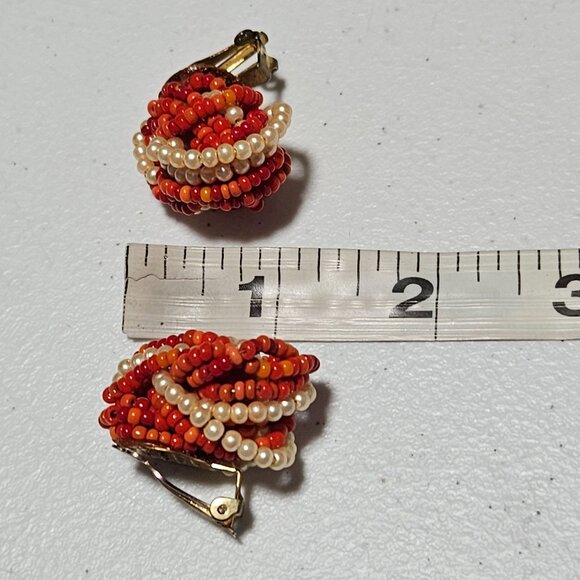 Vintage Faux Pearl Cluster Beaded Clip On Earrings Red Orange Retro 60s Jewelry - Picture 4 of 4